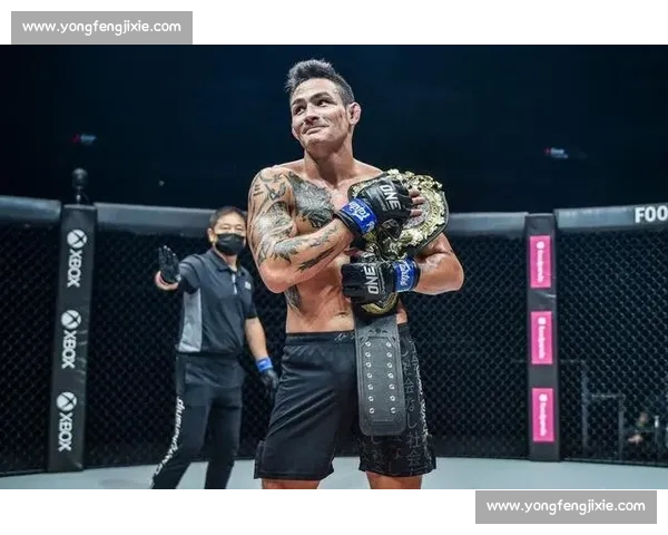 小舅子擂台激战！罗唐场外急到 “罚站”，网友：姐夫比选手还紧张！