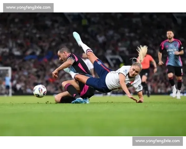 慈善赛争议飞铲！博努奇放倒前英格兰女足队长